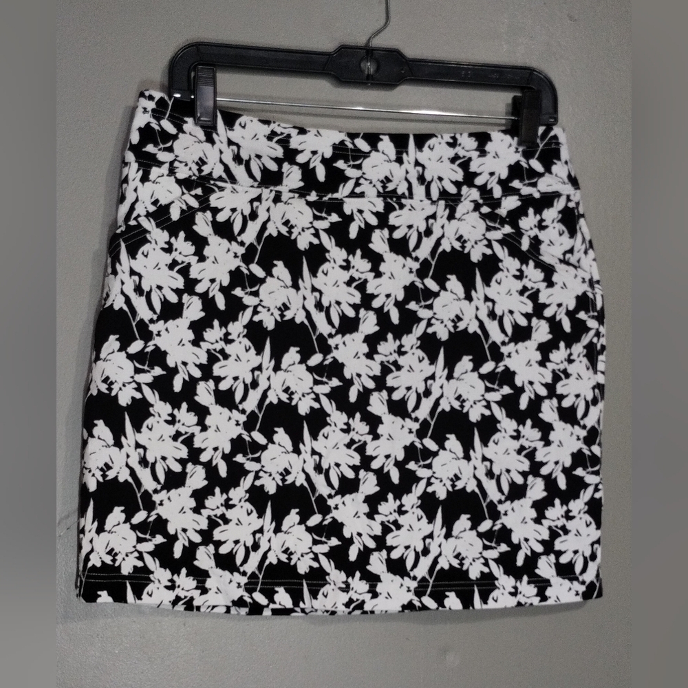 Mario Serrani Black and White Floral Mini Skirt